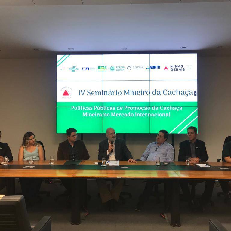 IV Seminário Mineiro da Cachaça debate a valorização e a inserção da bebida no mercado externo